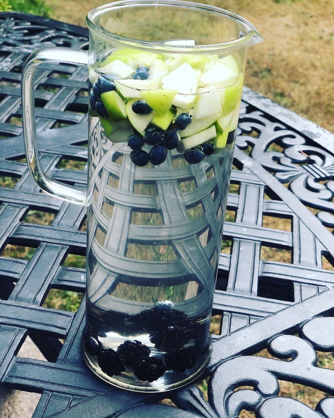 Oregon grape and apple sun tea